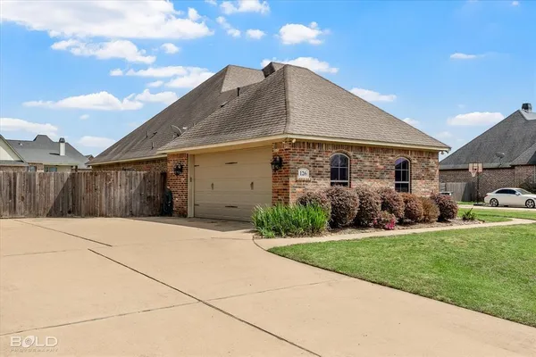 $379,900 | 126 Lori Drive, Stonewall, LA 71078