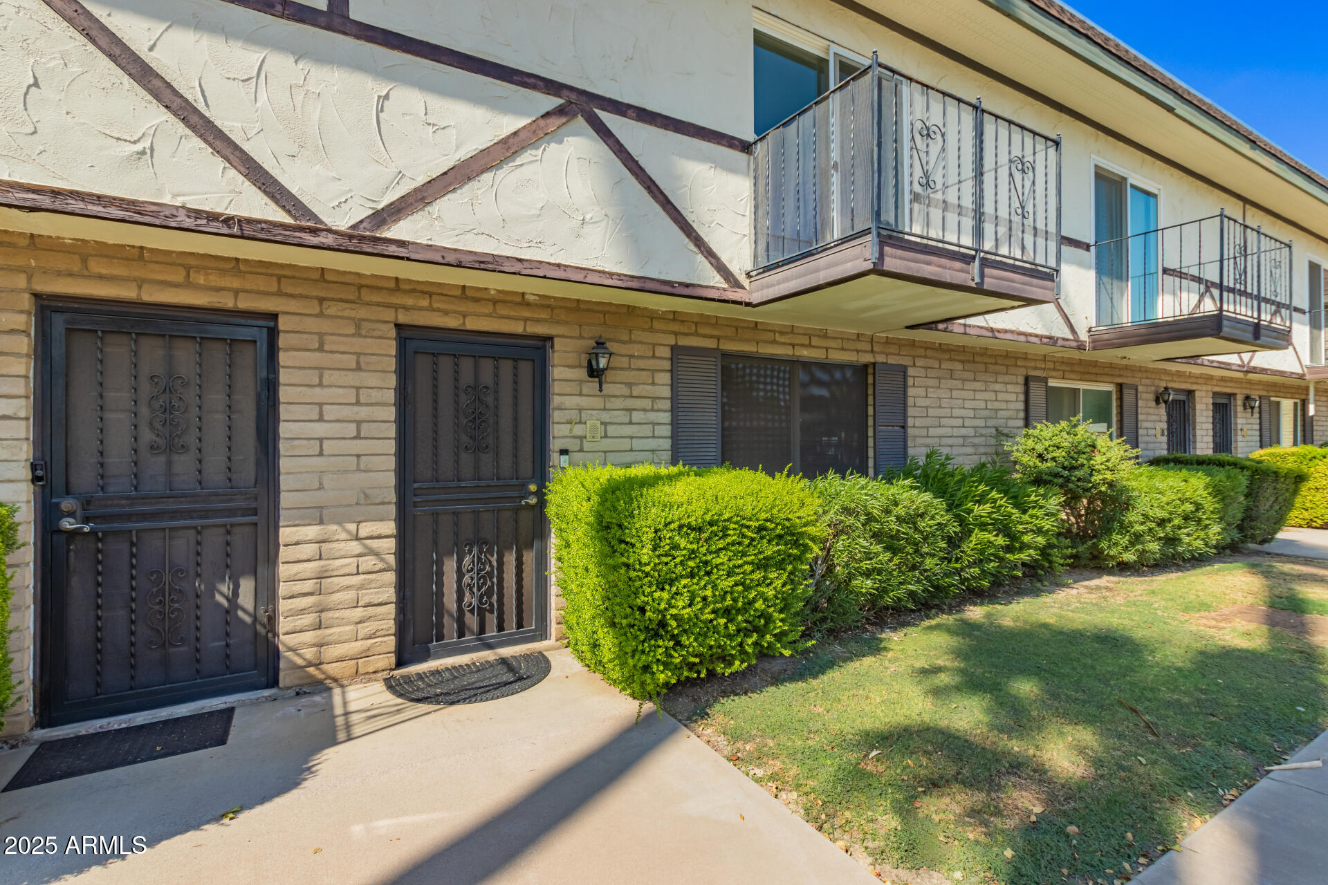 8135 North Central Avenue, Unit 7 Phoenix, AZ 85020 - Photo 1 of 25 a front view of a house