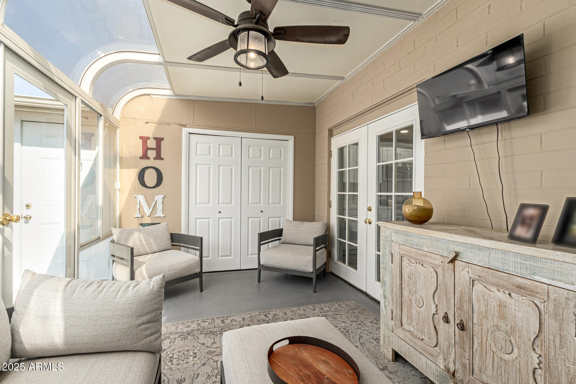 8135 North Central Avenue, Unit 7 Phoenix, AZ 85020 - Photo 20 of 25 a living room with furniture