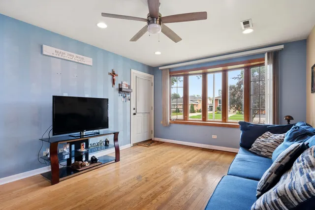 $279,000 | 5306 Kimball Place, Oak Lawn, IL 60453