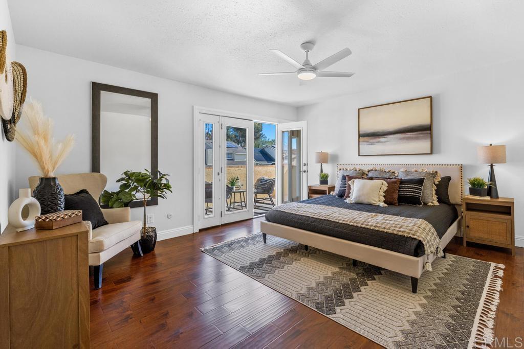 978 Roca Place Chula Vista, CA 91910 - Photo 24 of 45 a living room with furniture and a potted plant