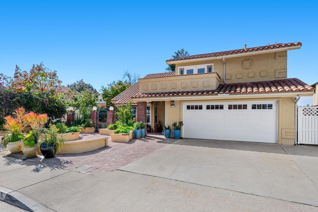 978 Roca Place Chula Vista, CA 91910 - Photo 3 of 45 a front view of a house with a garden