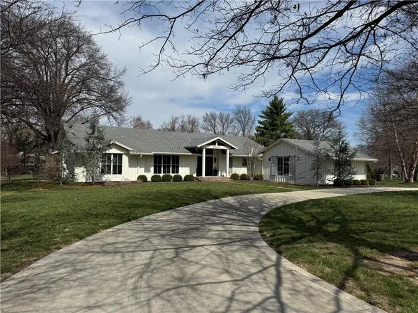 $1,595,000 | 8600 Reinhardt Lane, Leawood, KS 66206