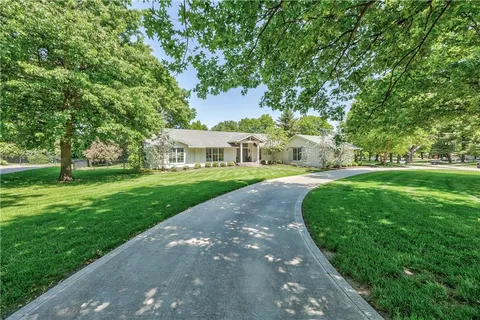 $1,595,000 | 8600 Reinhardt Lane, Leawood, KS 66206