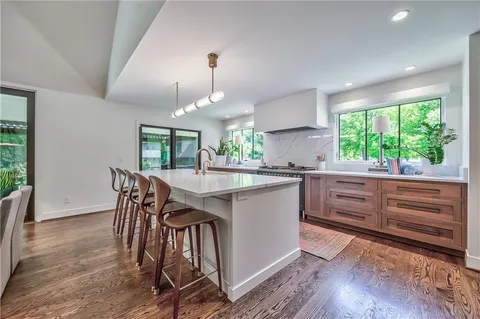 $1,595,000 | 8600 Reinhardt Lane, Leawood, KS 66206
