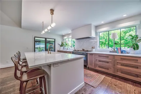 $1,595,000 | 8600 Reinhardt Lane, Leawood, KS 66206