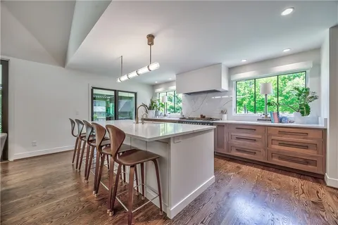 $1,595,000 | 8600 Reinhardt Lane, Leawood, KS 66206