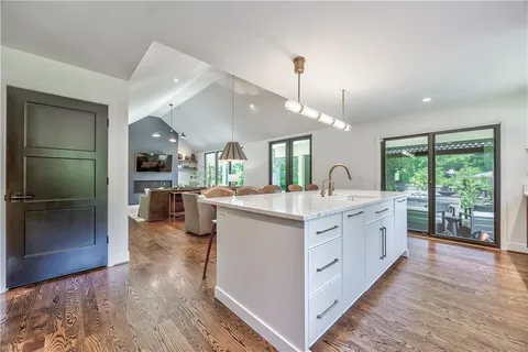 $1,595,000 | 8600 Reinhardt Lane, Leawood, KS 66206