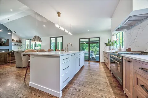 $1,595,000 | 8600 Reinhardt Lane, Leawood, KS 66206