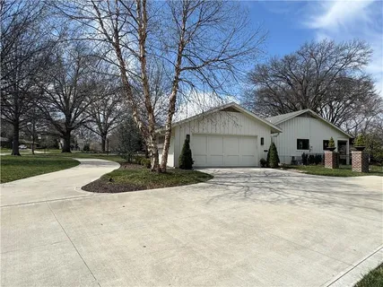 $1,595,000 | 8600 Reinhardt Lane, Leawood, KS 66206