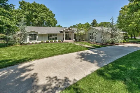 $1,595,000 | 8600 Reinhardt Lane, Leawood, KS 66206