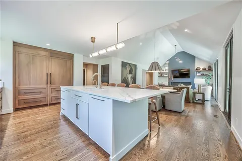 $1,595,000 | 8600 Reinhardt Lane, Leawood, KS 66206