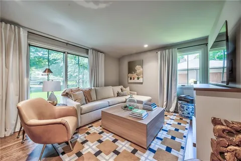$1,595,000 | 8600 Reinhardt Lane, Leawood, KS 66206