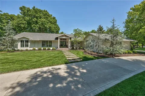 $1,595,000 | 8600 Reinhardt Lane, Leawood, KS 66206