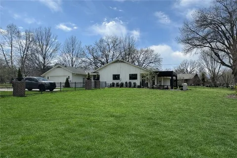 $1,595,000 | 8600 Reinhardt Lane, Leawood, KS 66206