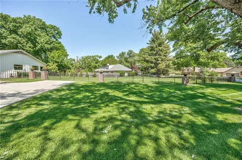 $1,595,000 | 8600 Reinhardt Lane, Leawood, KS 66206