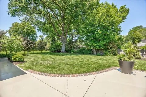 $1,595,000 | 8600 Reinhardt Lane, Leawood, KS 66206