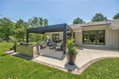 $1,595,000 | 8600 Reinhardt Lane, Leawood, KS 66206
