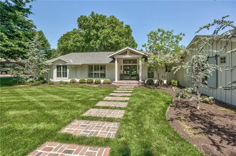 $1,595,000 | 8600 Reinhardt Lane, Leawood, KS 66206