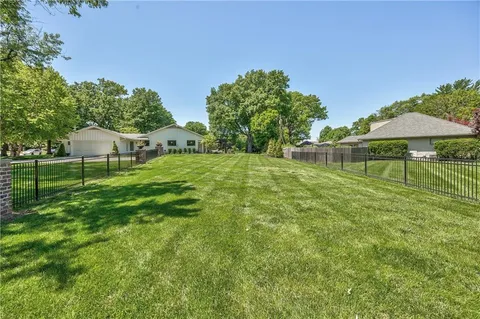 $1,595,000 | 8600 Reinhardt Lane, Leawood, KS 66206