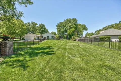 $1,595,000 | 8600 Reinhardt Lane, Leawood, KS 66206