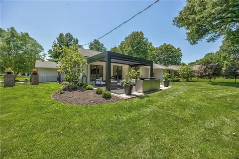 $1,595,000 | 8600 Reinhardt Lane, Leawood, KS 66206