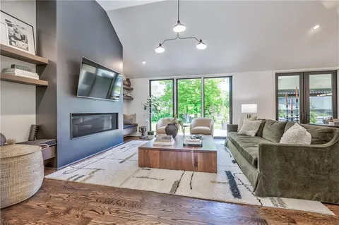 $1,595,000 | 8600 Reinhardt Lane, Leawood, KS 66206