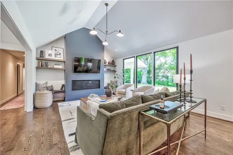 $1,595,000 | 8600 Reinhardt Lane, Leawood, KS 66206
