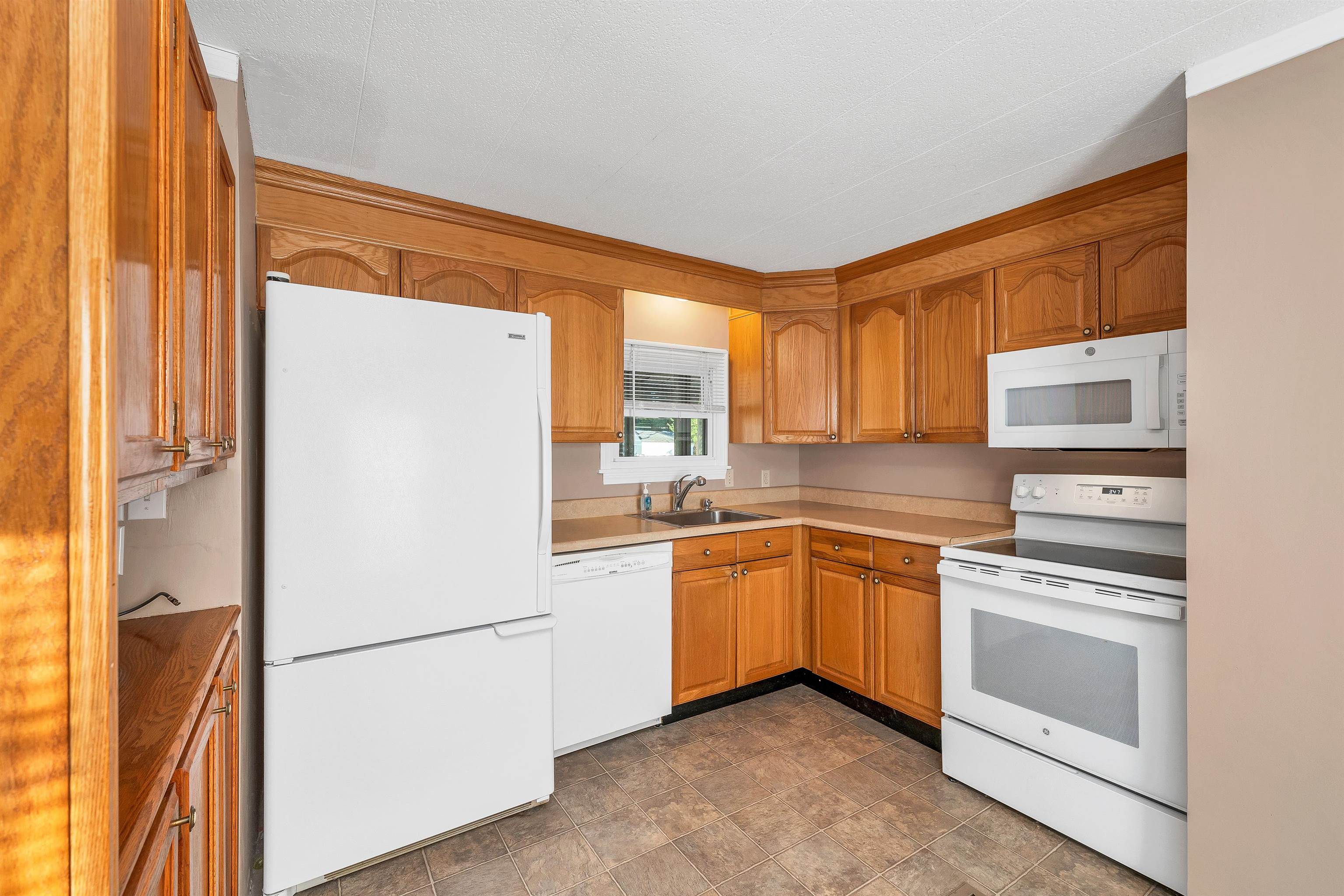 9 Strawberry Lane Concord, NH 03301 - Photo 3 of 37