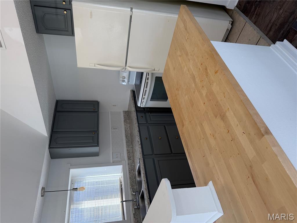 107 West Maple Street Hartford, IL 62048 - Photo 4 of 11