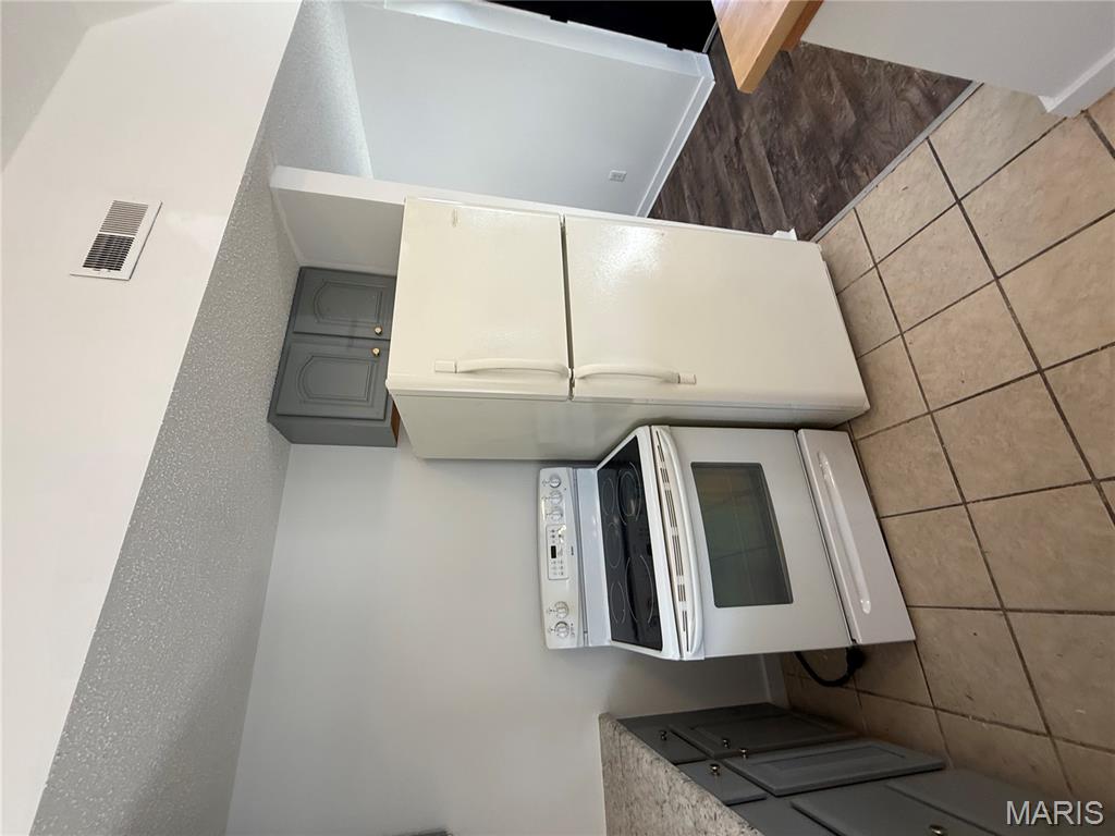 107 West Maple Street Hartford, IL 62048 - Photo 5 of 11