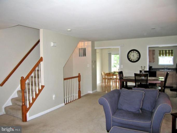 28 West Glebe Road Alexandria, VA 22305 - Photo 4 of 19 Living Room/Dining Room