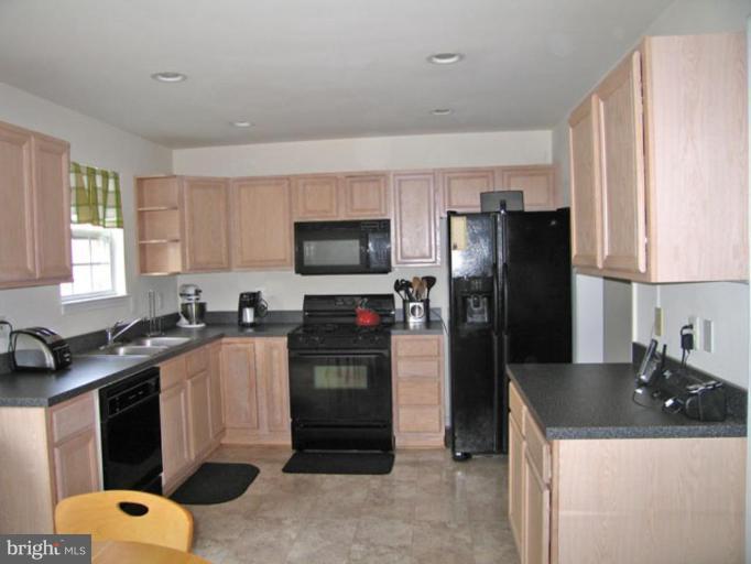 28 West Glebe Road Alexandria, VA 22305 - Photo 6 of 19 Kitchen