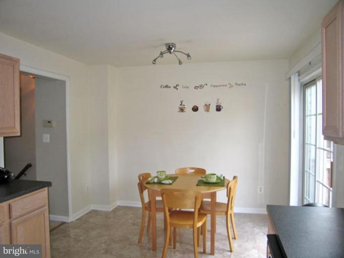 28 West Glebe Road Alexandria, VA 22305 - Photo 7 of 19 Breakfast Area