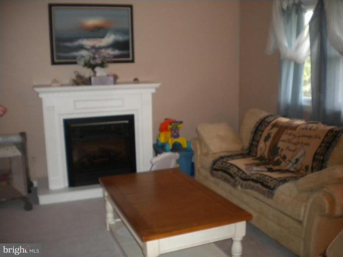 2528 Wycliffe Road Baltimore, MD 21234 - Photo 3 of 15 Living Room