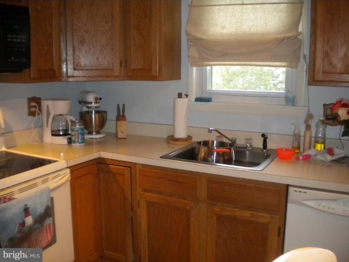 2528 Wycliffe Road Baltimore, MD 21234 - Photo 6 of 15 Kitchen