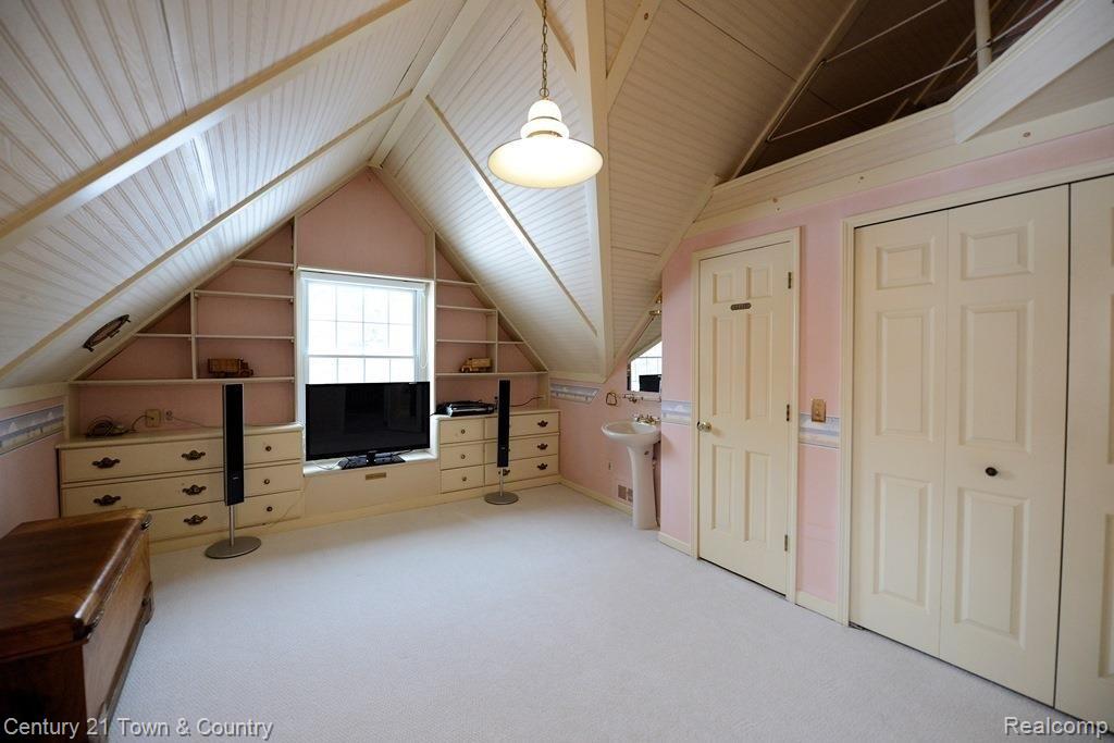 724 Stanford Circle Rochester, MI 48309 - Photo 27 of 50 Bonus Room 8.jpg
