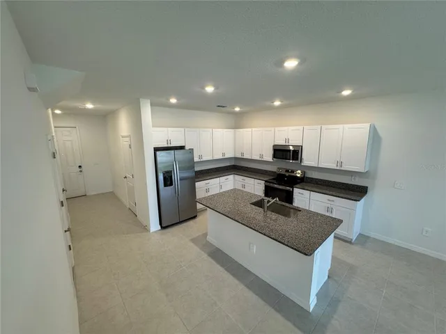 $2,350 | 10822 Ft White Court, Tampa, FL 33647