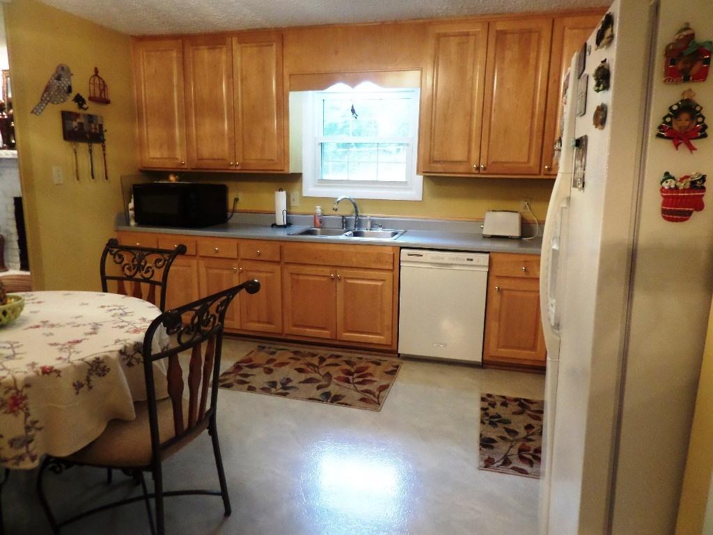 226 Gum Hollow Road Oak Ridge, TN 37830 - Photo 5 of 34 kitchen4