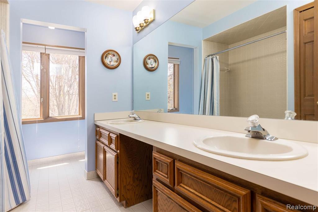 1359 Kingspath Drive Rochester Hills, MI 48306 - Photo 30 of 60