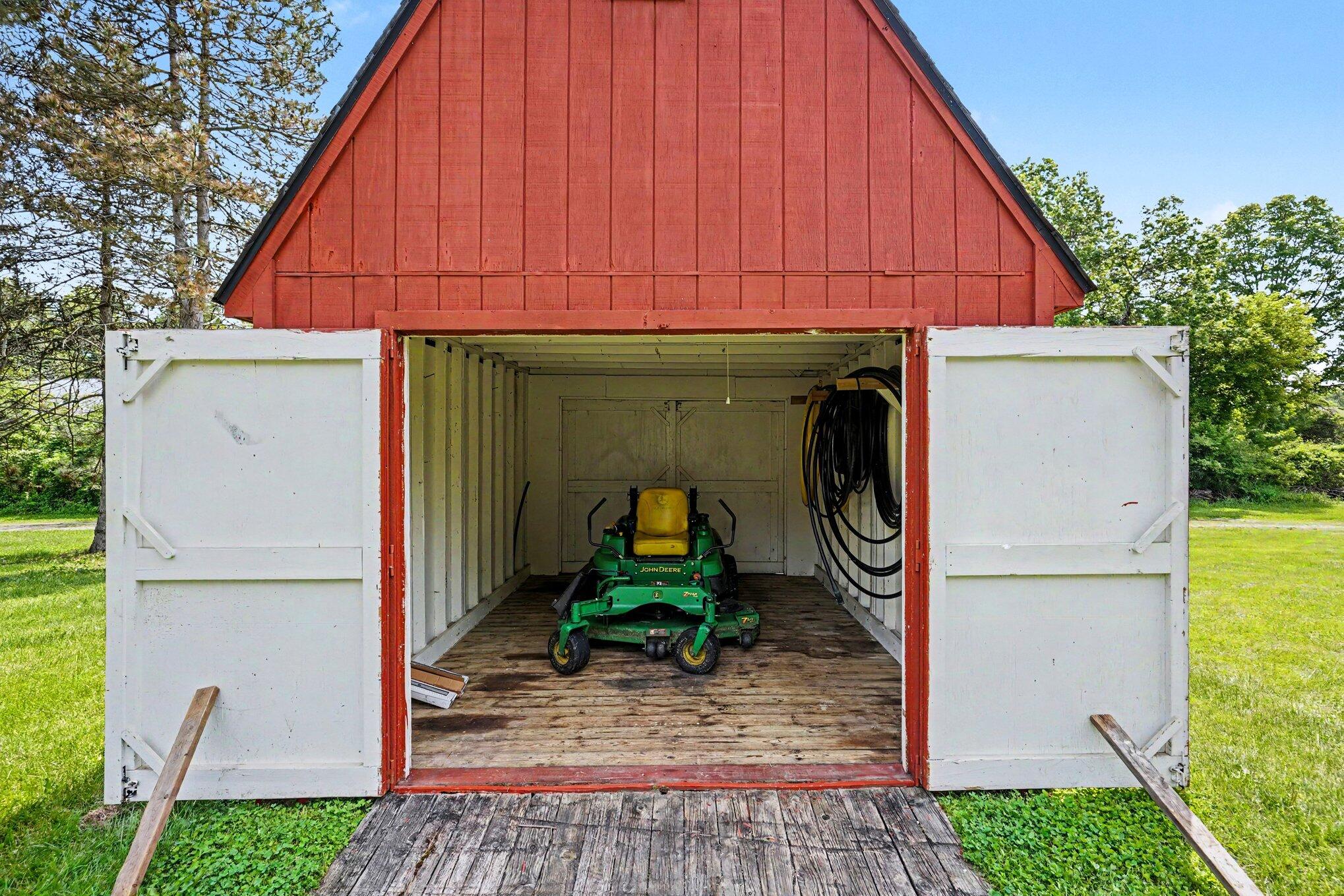 13650 Spencer Road Milford, MI 48380 - Photo 27 of 38 028_file_3685