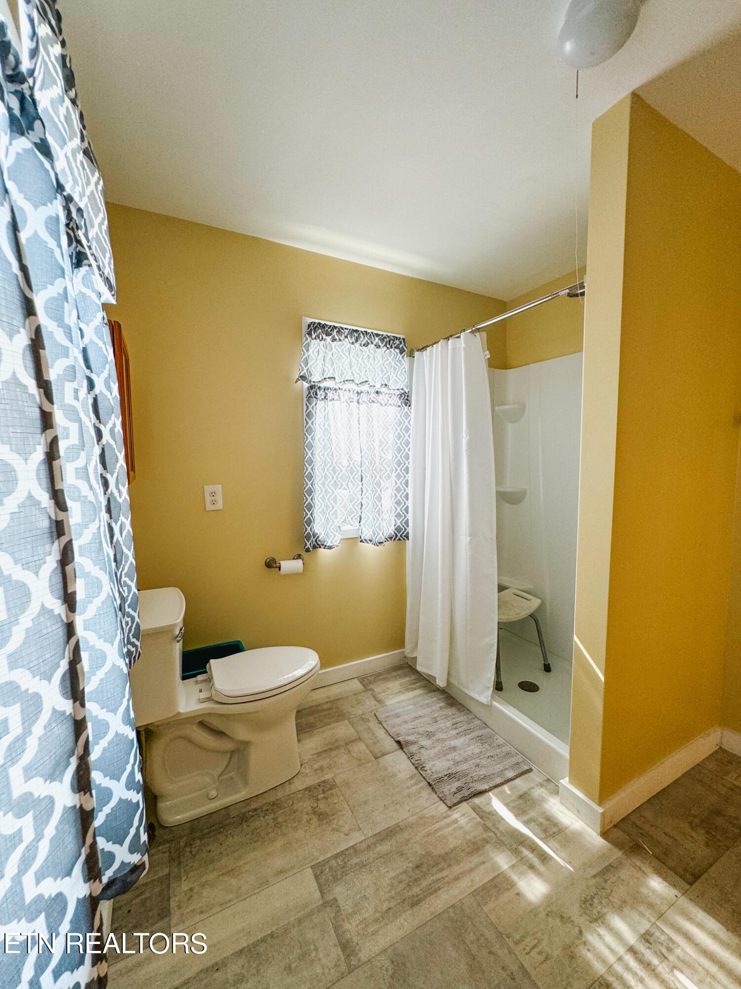 120 Wabash Lane Oak Ridge, TN 37830 - Photo 12 of 31 primary bath