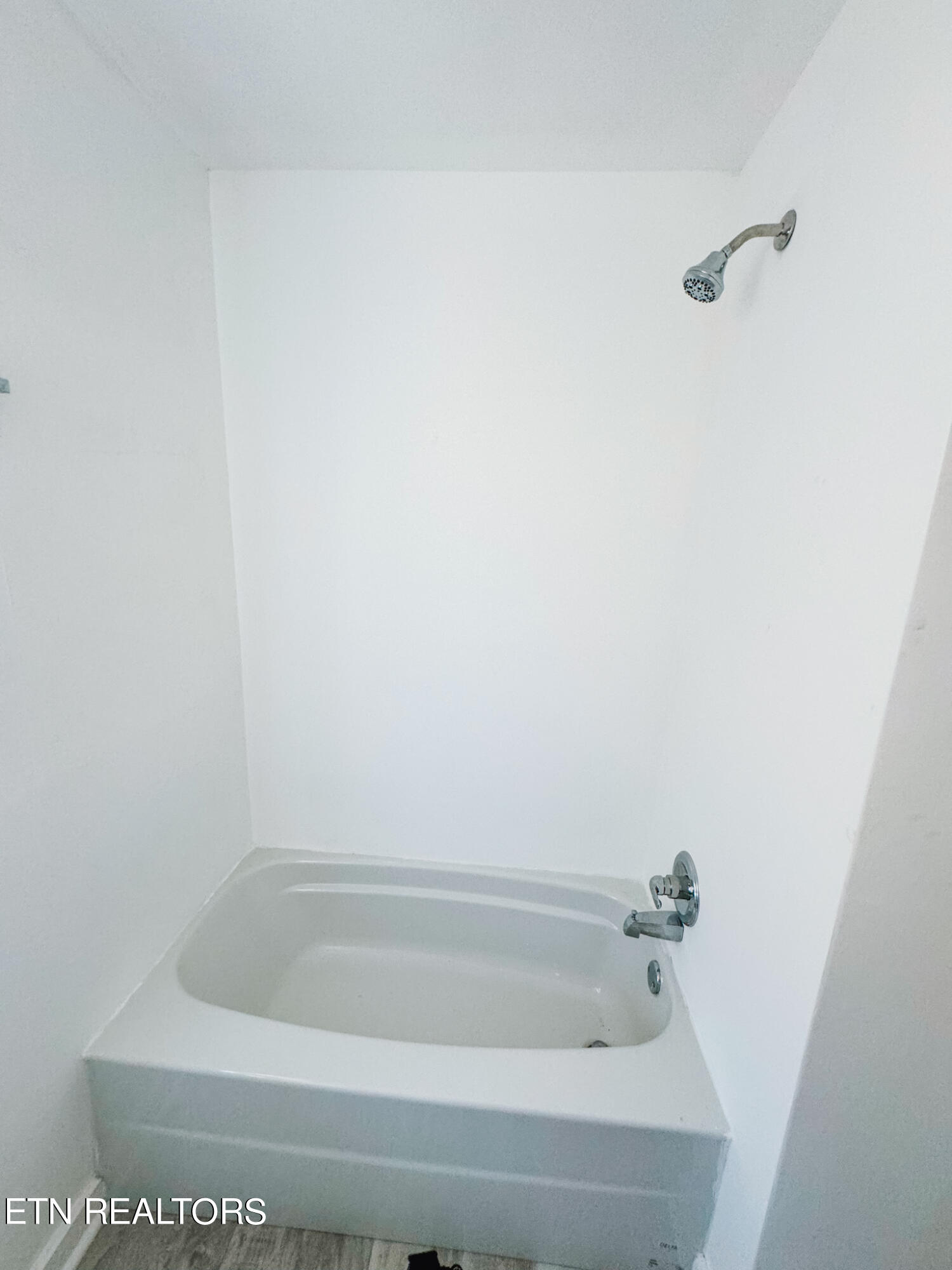 120 Wabash Lane Oak Ridge, TN 37830 - Photo 23 of 31 wabash bathroom2 (1)