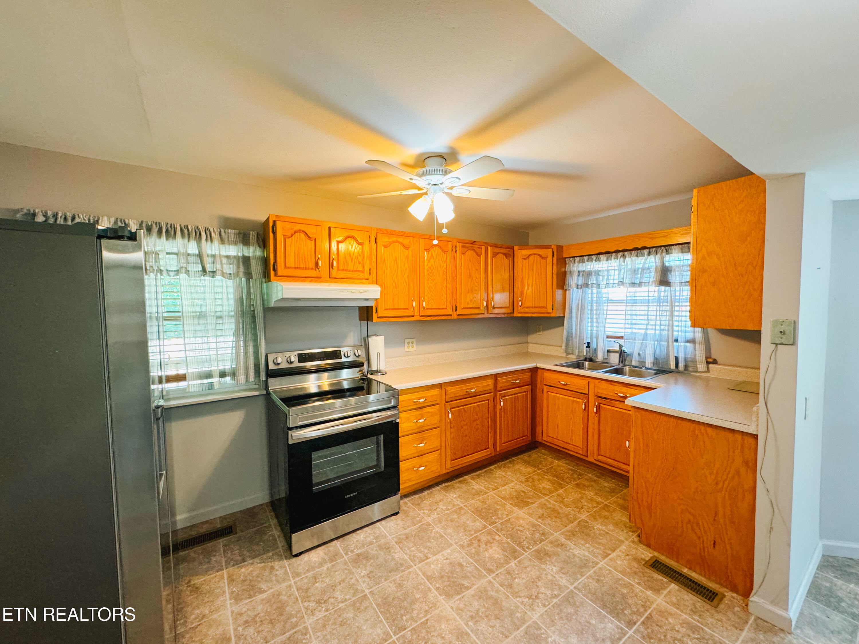 120 Wabash Lane Oak Ridge, TN 37830 - Photo 4 of 31 Wabash Kitchen