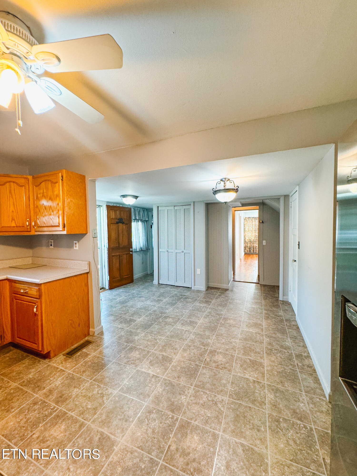 120 Wabash Lane Oak Ridge, TN 37830 - Photo 5 of 31 Wabash kitchen_entry