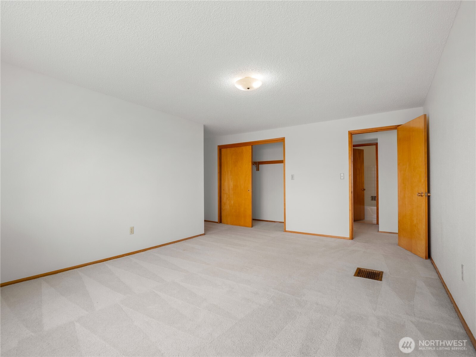 5704 North Ruby Street Tacoma, WA 98407 - Photo 21 of 38 an empty room with closet and a window