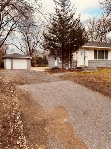 $2,800 | 10701 Vincent Avenue South, Bloomington, MN 55431