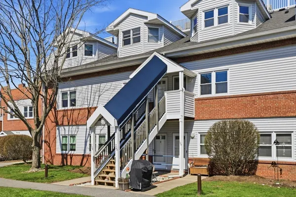 $424,000 | 26 School Street, Unit 206, Hull, MA 02045