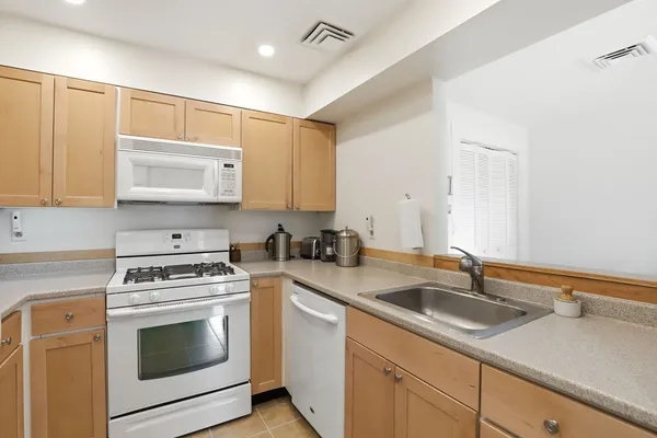 $424,000 | 26 School Street, Unit 206, Hull, MA 02045