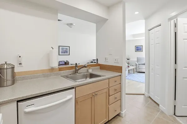 $424,000 | 26 School Street, Unit 206, Hull, MA 02045